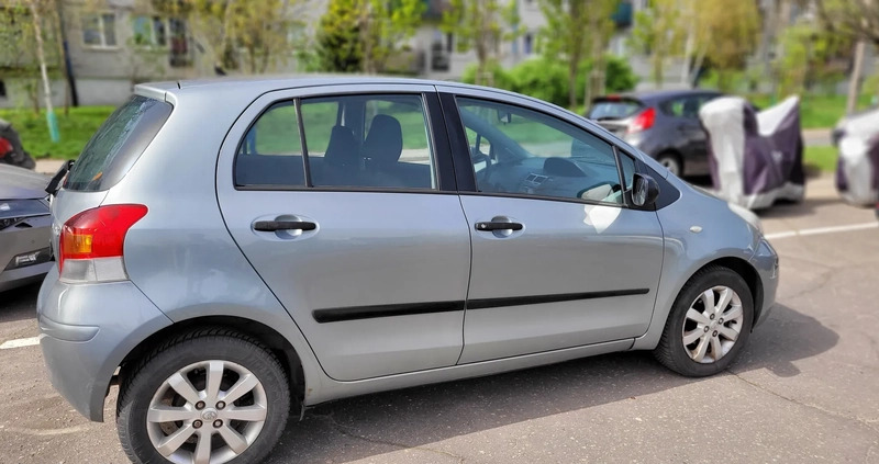 Toyota Yaris cena 13000 przebieg: 235000, rok produkcji 2009 z Poznań małe 211